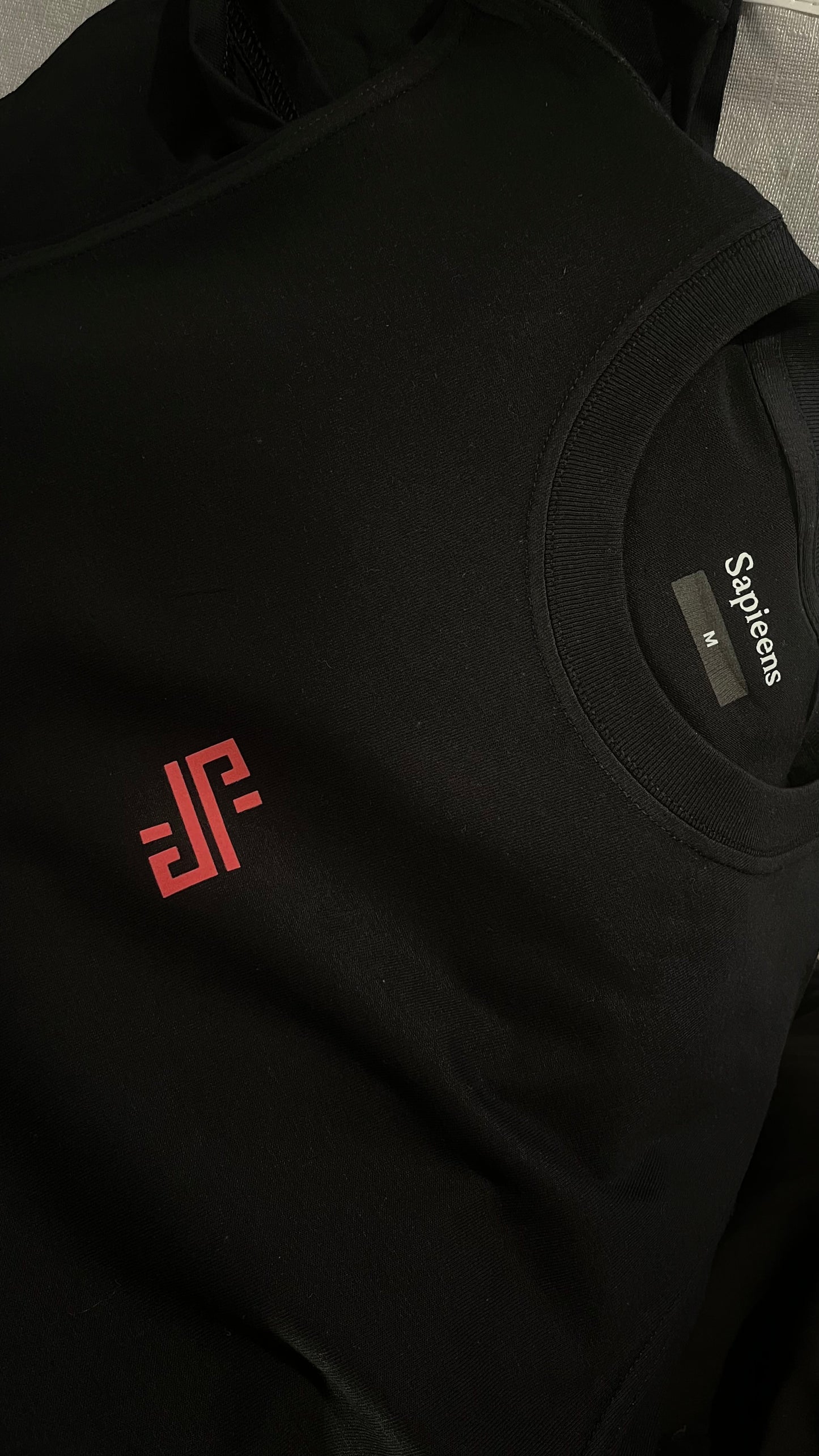 Training Tank 'MONOGRAM' Cherry | 100% algodón ligero